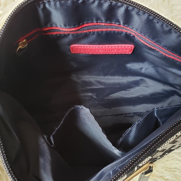 Tommy Hilfiger Logo Crossbody Bag Black NWT - Picture 6 of 8